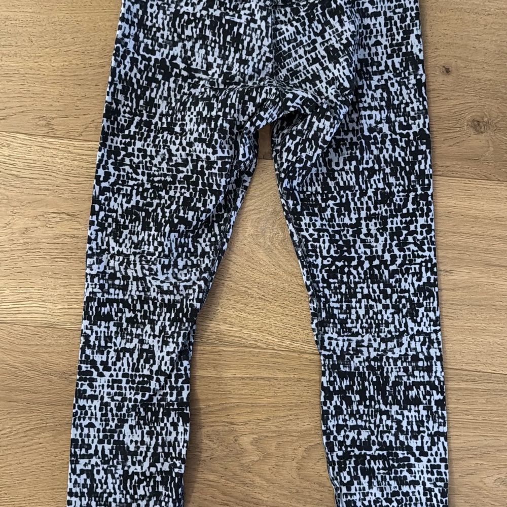 Lululemon Align high rise leggings- size 6 - Picture 4 of 4